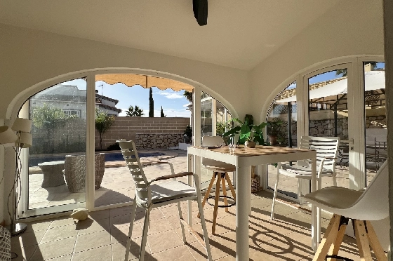 Villa in Gata de Gorgos(Monte Pedreguer) zur Ferienvermietung, Woongedeelte 180 m², Bouwjaar 2006, + Ofen, Klimaanlage, Grondstuk 600 m², 3 Slaapkamers, 3 Badkamers, Pool, ref.: T-0624-27