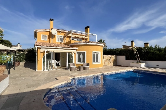 Villa in Gata de Gorgos(Monte Pedreguer) zur Ferienvermietung, Woongedeelte 180 m², Bouwjaar 2006, + Ofen, Klimaanlage, Grondstuk 600 m², 3 Slaapkamers, 3 Badkamers, Pool, ref.: T-0624-28