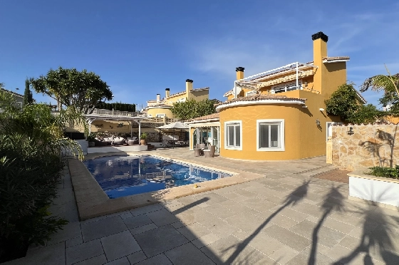 Villa in Gata de Gorgos(Monte Pedreguer) zur Ferienvermietung, Woongedeelte 180 m², Bouwjaar 2006, + Ofen, Klimaanlage, Grondstuk 600 m², 3 Slaapkamers, 3 Badkamers, Pool, ref.: T-0624-29