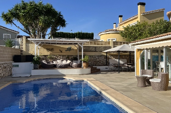 Villa in Gata de Gorgos(Monte Pedreguer) zur Ferienvermietung, Woongedeelte 180 m², Bouwjaar 2006, + Ofen, Klimaanlage, Grondstuk 600 m², 3 Slaapkamers, 3 Badkamers, Pool, ref.: T-0624-30
