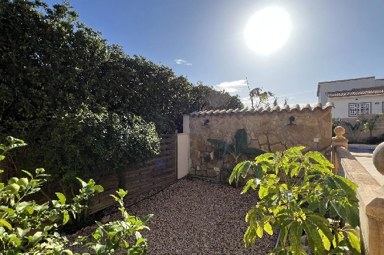 Villa in Gata de Gorgos(Monte Pedreguer) zur Ferienvermietung, Woongedeelte 180 m², Bouwjaar 2006, + Ofen, Klimaanlage, Grondstuk 600 m², 3 Slaapkamers, 3 Badkamers, Pool, ref.: T-0624-42