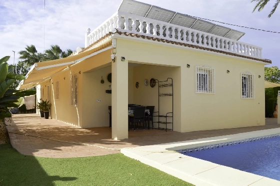 Villa in Denia zu verkaufen, Woongedeelte 121 m², Klimaanlage, Grondstuk 623 m², 4 Slaapkamers, 2 Badkamers, Pool, ref.: CO-C25935-1