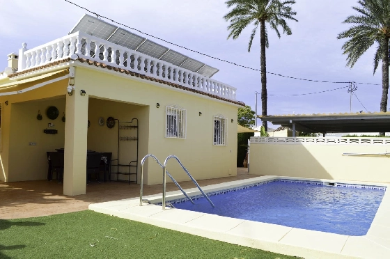 Villa in Denia zu verkaufen, Woongedeelte 121 m², Klimaanlage, Grondstuk 623 m², 4 Slaapkamers, 2 Badkamers, Pool, ref.: CO-C25935-19