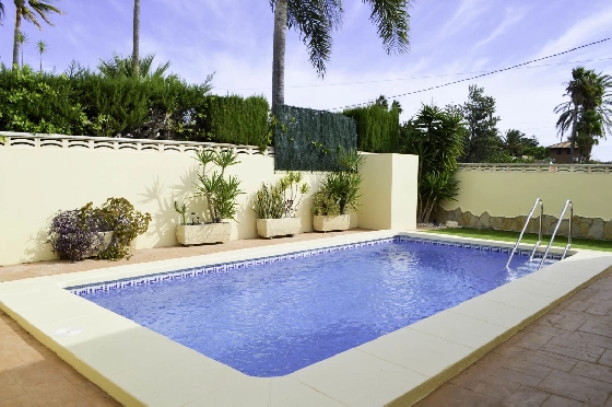 Villa in Denia zu verkaufen, Woongedeelte 121 m², Klimaanlage, Grondstuk 623 m², 4 Slaapkamers, 2 Badkamers, Pool, ref.: CO-C25935-2