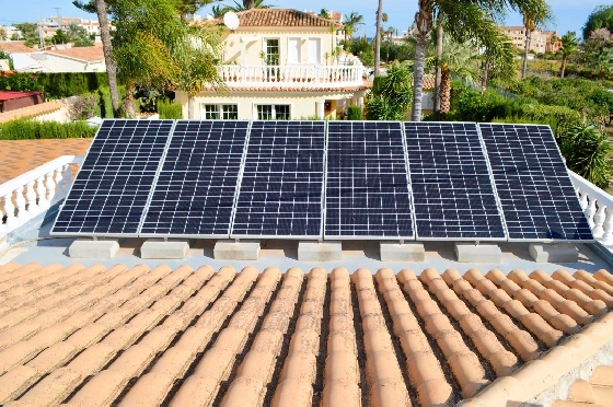 Villa in Denia zu verkaufen, Woongedeelte 121 m², Klimaanlage, Grondstuk 623 m², 4 Slaapkamers, 2 Badkamers, Pool, ref.: CO-C25935-41
