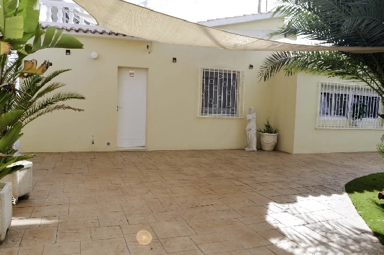 Villa in Denia zu verkaufen, Woongedeelte 121 m², Klimaanlage, Grondstuk 623 m², 4 Slaapkamers, 2 Badkamers, Pool, ref.: CO-C25935-43