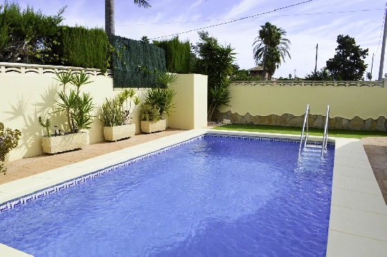 Villa in Denia zu verkaufen, Woongedeelte 121 m², Klimaanlage, Grondstuk 623 m², 4 Slaapkamers, 2 Badkamers, Pool, ref.: CO-C25935-44