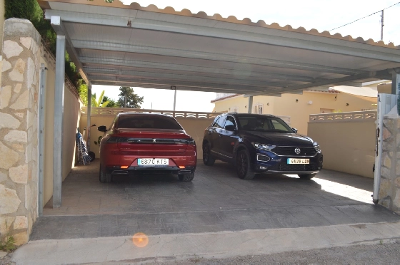 Villa in Denia zu verkaufen, Woongedeelte 121 m², Klimaanlage, Grondstuk 623 m², 4 Slaapkamers, 2 Badkamers, Pool, ref.: CO-C25935-46