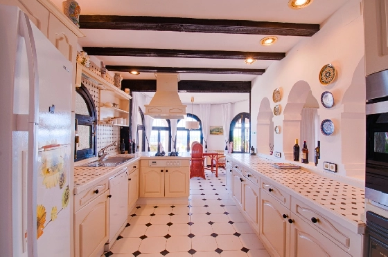 Villa in Moraira zu verkaufen, Woongedeelte 300 m², Bouwjaar 1984, Klimaanlage, Grondstuk 1615 m², 3 Slaapkamers, 2 Badkamers, Pool, ref.: AM-12279DA-34