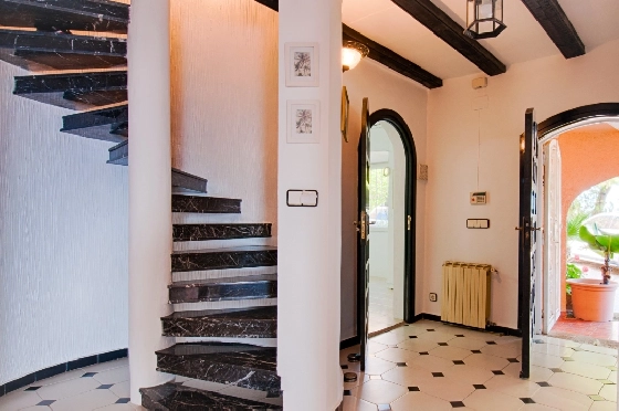 Villa in Moraira zu verkaufen, Woongedeelte 300 m², Bouwjaar 1984, Klimaanlage, Grondstuk 1615 m², 3 Slaapkamers, 2 Badkamers, Pool, ref.: AM-12279DA-36