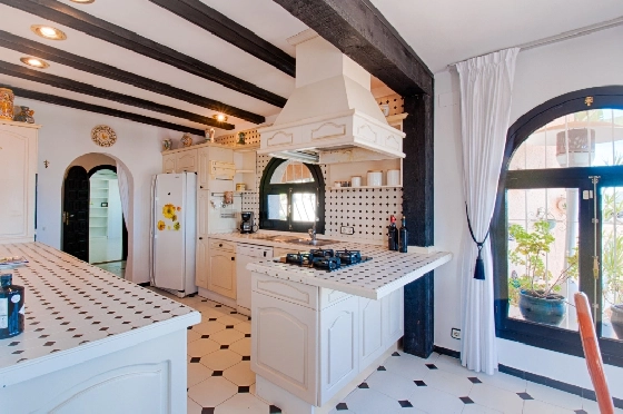 Villa in Moraira zu verkaufen, Woongedeelte 300 m², Bouwjaar 1984, Klimaanlage, Grondstuk 1615 m², 3 Slaapkamers, 2 Badkamers, Pool, ref.: AM-12279DA-38