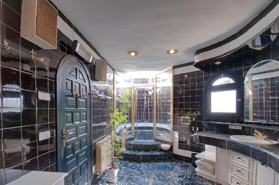 Villa in Moraira zu verkaufen, Woongedeelte 300 m², Bouwjaar 1984, Klimaanlage, Grondstuk 1615 m², 3 Slaapkamers, 2 Badkamers, Pool, ref.: AM-12279DA-46