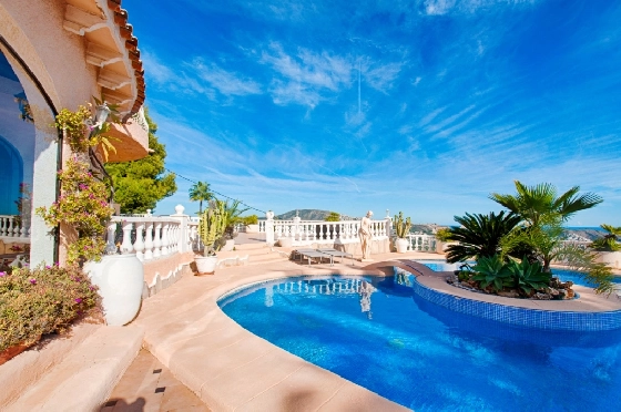 Villa in Moraira zu verkaufen, Woongedeelte 300 m², Bouwjaar 1984, Klimaanlage, Grondstuk 1615 m², 3 Slaapkamers, 2 Badkamers, Pool, ref.: AM-12279DA-5
