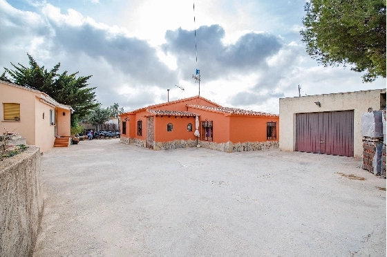 Finca in Benissa zu verkaufen, Woongedeelte 212 m², Bouwjaar 1978, Klimaanlage, Grondstuk 2640 m², 4 Slaapkamers, 1 Badkamers, Pool, ref.: AM-12447DR-2