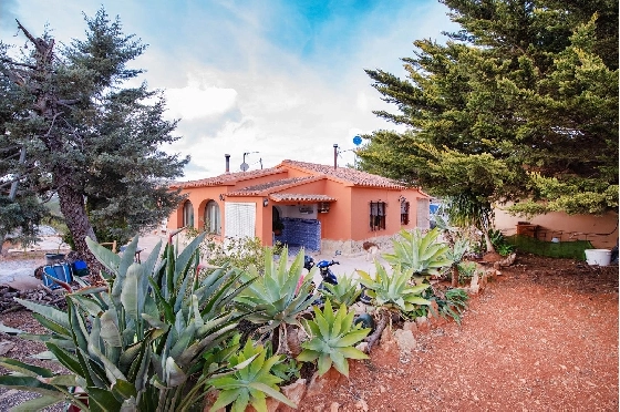 Finca in Benissa zu verkaufen, Woongedeelte 212 m², Bouwjaar 1978, Klimaanlage, Grondstuk 2640 m², 4 Slaapkamers, 1 Badkamers, Pool, ref.: AM-12447DR-32