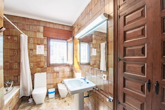 Villa in Benissa(La Fustera) zu verkaufen, Woongedeelte 312 m², Bouwjaar 1978, Klimaanlage, Grondstuk 2669 m², 6 Slaapkamers, 2 Badkamers, Pool, ref.: AM-12452DA-40