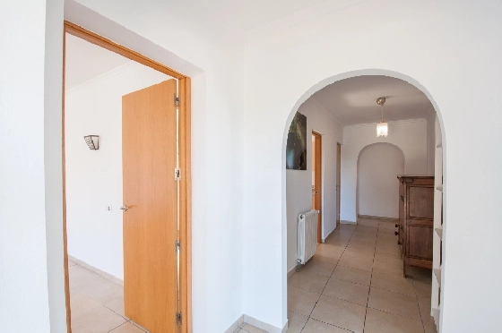 Villa in Javea zu verkaufen, Woongedeelte 318 m², Bouwjaar 1982, Klimaanlage, Grondstuk 1377 m², 4 Slaapkamers, 3 Badkamers, Pool, ref.: AM-12459DA-16