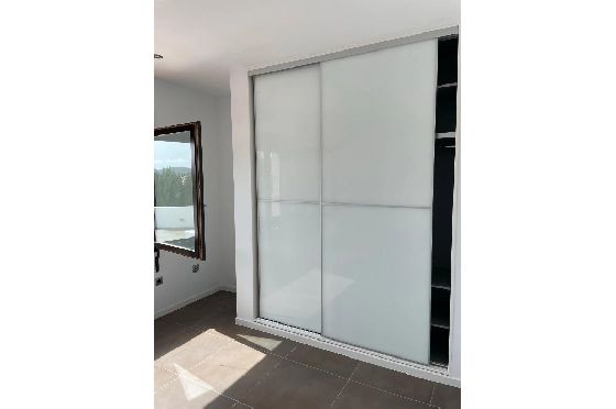 Villa in Moraira zu verkaufen, Woongedeelte 283 m², Bouwjaar 2023, Klimaanlage, Grondstuk 897 m², 3 Slaapkamers, 3 Badkamers, Pool, ref.: AM-12030DA-21