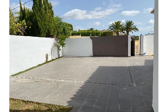 Villa in Moraira zu verkaufen, Woongedeelte 283 m², Bouwjaar 2023, Klimaanlage, Grondstuk 897 m², 3 Slaapkamers, 3 Badkamers, Pool, ref.: AM-12030DA-32