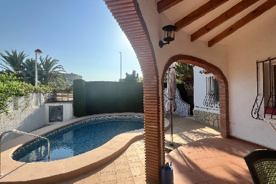 Villa in Els Poblets(Barranquets) zu verkaufen, Woongedeelte 120 m², Bouwjaar 2004, Zustand gepflegt, + Zentralheizung, Klimaanlage, Grondstuk 402 m², 3 Slaapkamers, 2 Badkamers, Pool, ref.: JS-1325-3