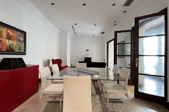 Stadthaus in Pego(Innenstadt) zu verkaufen, Woongedeelte 690 m², Bouwjaar 1930, Zustand gepflegt, + Zentralheizung, Klimaanlage, Grondstuk 305 m², 6 Slaapkamers, 5 Badkamers, ref.: AS-1325-12