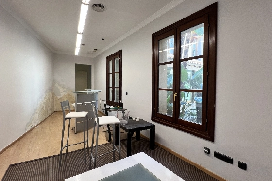 Stadthaus in Pego(Innenstadt) zu verkaufen, Woongedeelte 690 m², Bouwjaar 1930, Zustand gepflegt, + Zentralheizung, Klimaanlage, Grondstuk 305 m², 6 Slaapkamers, 5 Badkamers, ref.: AS-1325-17