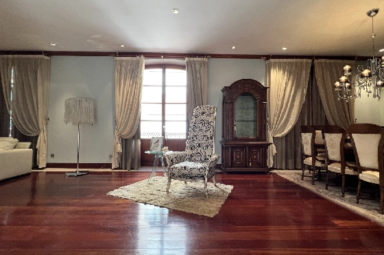 Stadthaus in Pego(Innenstadt) zu verkaufen, Woongedeelte 690 m², Bouwjaar 1930, Zustand gepflegt, + Zentralheizung, Klimaanlage, Grondstuk 305 m², 6 Slaapkamers, 5 Badkamers, ref.: AS-1325-18