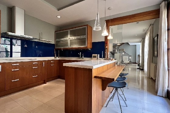 Stadthaus in Pego(Innenstadt) zu verkaufen, Woongedeelte 690 m², Bouwjaar 1930, Zustand gepflegt, + Zentralheizung, Klimaanlage, Grondstuk 305 m², 6 Slaapkamers, 5 Badkamers, ref.: AS-1325-29