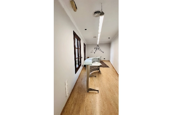 Stadthaus in Pego(Innenstadt) zu verkaufen, Woongedeelte 690 m², Bouwjaar 1930, Zustand gepflegt, + Zentralheizung, Klimaanlage, Grondstuk 305 m², 6 Slaapkamers, 5 Badkamers, ref.: AS-1325-33