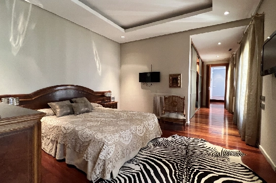Stadthaus in Pego(Innenstadt) zu verkaufen, Woongedeelte 690 m², Bouwjaar 1930, Zustand gepflegt, + Zentralheizung, Klimaanlage, Grondstuk 305 m², 6 Slaapkamers, 5 Badkamers, ref.: AS-1325-39