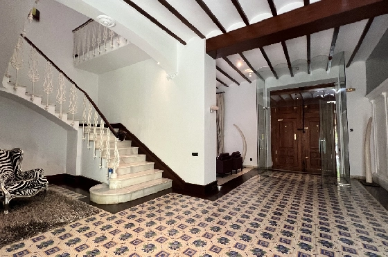 Stadthaus in Pego(Innenstadt) zu verkaufen, Woongedeelte 690 m², Bouwjaar 1930, Zustand gepflegt, + Zentralheizung, Klimaanlage, Grondstuk 305 m², 6 Slaapkamers, 5 Badkamers, ref.: AS-1325-5