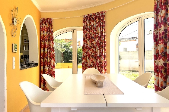 Villa in Els Poblets(Ptda. Revoltes) zu verkaufen, Woongedeelte 234 m², Bouwjaar 2004, Zustand gepflegt, + Zentralheizung, Klimaanlage, Grondstuk 614 m², 4 Slaapkamers, 3 Badkamers, Pool, ref.: AS-1425-15