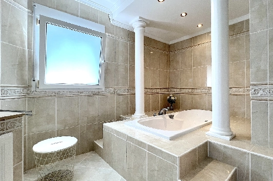 Villa in Els Poblets(Ptda. Revoltes) zu verkaufen, Woongedeelte 234 m², Bouwjaar 2004, Zustand gepflegt, + Zentralheizung, Klimaanlage, Grondstuk 614 m², 4 Slaapkamers, 3 Badkamers, Pool, ref.: AS-1425-22