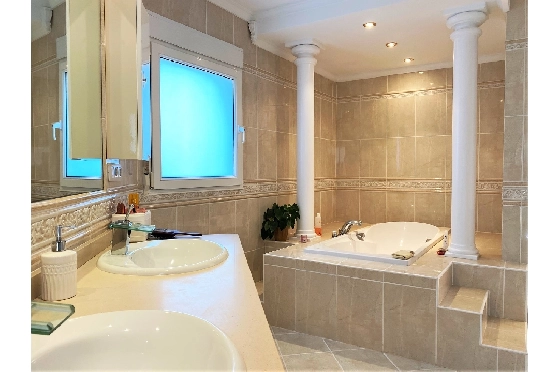 Villa in Els Poblets(Ptda. Revoltes) zu verkaufen, Woongedeelte 234 m², Bouwjaar 2004, Zustand gepflegt, + Zentralheizung, Klimaanlage, Grondstuk 614 m², 4 Slaapkamers, 3 Badkamers, Pool, ref.: AS-1425-23