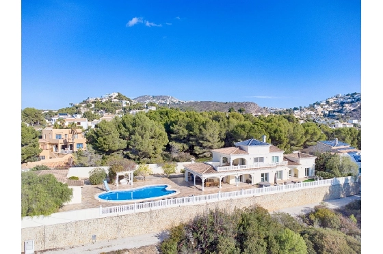 Villa in Moraira zu verkaufen, Woongedeelte 466 m², Bouwjaar 2005, Klimaanlage, Grondstuk 2040 m², 5 Slaapkamers, 5 Badkamers, Pool, ref.: AM-12515DR-16