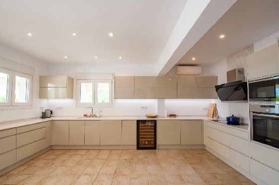 Villa in Moraira zu verkaufen, Woongedeelte 466 m², Bouwjaar 2005, Klimaanlage, Grondstuk 2040 m², 5 Slaapkamers, 5 Badkamers, Pool, ref.: AM-12515DR-40