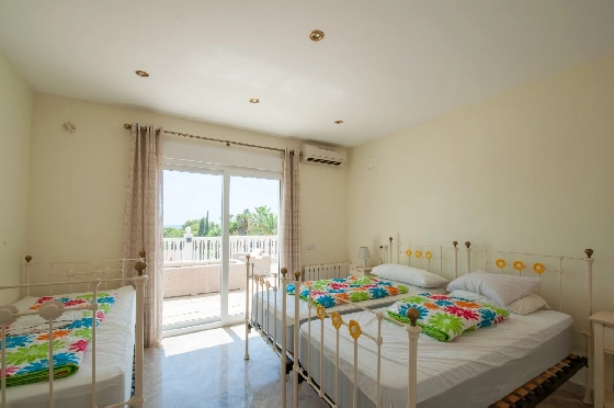 Villa in Moraira zu verkaufen, Woongedeelte 466 m², Bouwjaar 2005, Klimaanlage, Grondstuk 2040 m², 5 Slaapkamers, 5 Badkamers, Pool, ref.: AM-12515DR-41