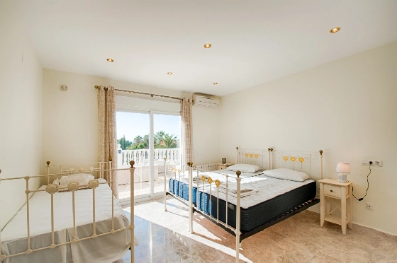 Villa in Moraira zu verkaufen, Woongedeelte 466 m², Bouwjaar 2005, Klimaanlage, Grondstuk 2040 m², 5 Slaapkamers, 5 Badkamers, Pool, ref.: AM-12515DR-43