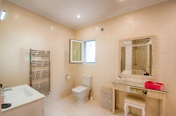 Villa in Moraira zu verkaufen, Woongedeelte 466 m², Bouwjaar 2005, Klimaanlage, Grondstuk 2040 m², 5 Slaapkamers, 5 Badkamers, Pool, ref.: AM-12515DR-46