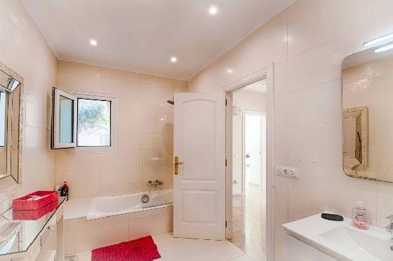 Villa in Moraira zu verkaufen, Woongedeelte 466 m², Bouwjaar 2005, Klimaanlage, Grondstuk 2040 m², 5 Slaapkamers, 5 Badkamers, Pool, ref.: AM-12515DR-47