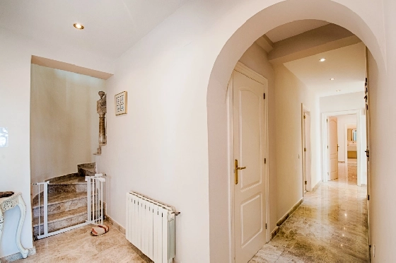 Villa in Moraira zu verkaufen, Woongedeelte 466 m², Bouwjaar 2005, Klimaanlage, Grondstuk 2040 m², 5 Slaapkamers, 5 Badkamers, Pool, ref.: AM-12515DR-50