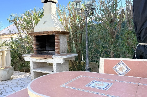 Villa in Pedreguer(Monte Solana) zu verkaufen, Woongedeelte 87 m², Bouwjaar 1999, Zustand gepflegt, + Ofen, Klimaanlage, Grondstuk 426 m², 3 Slaapkamers, 3 Badkamers, Pool, ref.: AS-2425-19