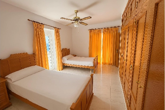 Villa in La Sella(La Sella) zu verkaufen, Woongedeelte 379 m², Zustand gepflegt, + KLIMA, Klimaanlage, Grondstuk 1699 m², 4 Slaapkamers, 4 Badkamers, Pool, ref.: MG-0925-17