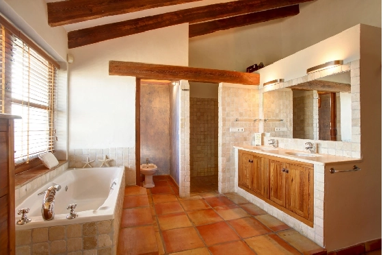 Finca in Moraira zu verkaufen, Woongedeelte 625 m², Bouwjaar 1998, Klimaanlage, Grondstuk 10229 m², 4 Slaapkamers, 3 Badkamers, Pool, ref.: AM-12269DR-31