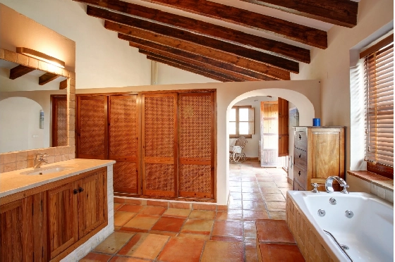 Finca in Moraira zu verkaufen, Woongedeelte 625 m², Bouwjaar 1998, Klimaanlage, Grondstuk 10229 m², 4 Slaapkamers, 3 Badkamers, Pool, ref.: AM-12269DR-32