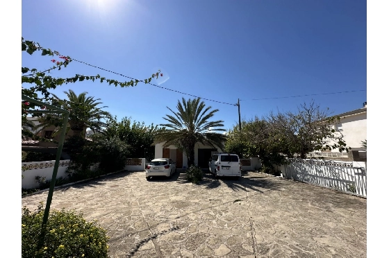 Villa in Denia zu verkaufen, Woongedeelte 220 m², Bouwjaar 1983, Klimaanlage, Grondstuk 2233 m², 6 Slaapkamers, 2 Badkamers, Pool, ref.: O-V95814-18