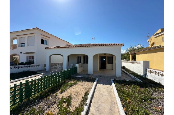 Villa in Denia zu verkaufen, Woongedeelte 220 m², Bouwjaar 1983, Klimaanlage, Grondstuk 2233 m², 6 Slaapkamers, 2 Badkamers, Pool, ref.: O-V95814-20