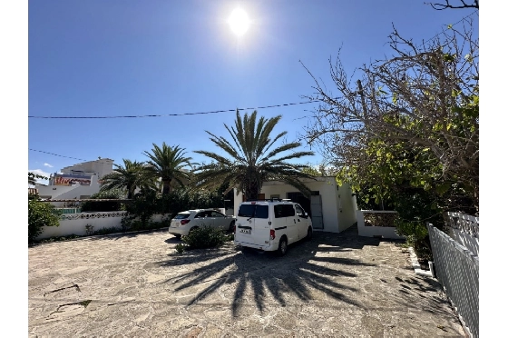 Villa in Denia zu verkaufen, Woongedeelte 220 m², Bouwjaar 1983, Klimaanlage, Grondstuk 2233 m², 6 Slaapkamers, 2 Badkamers, Pool, ref.: O-V95814-36