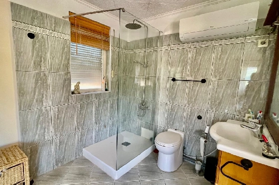 Villa in Alcalali zu verkaufen, Wohnfläche 228 m², Baujahr 1976, + Zentralheizung, Klimaanlage, Grundstück 2397 m², 4 Schlafzimmer, 3 Badezimmer, Pool, ref.: PV-141-02016P-47