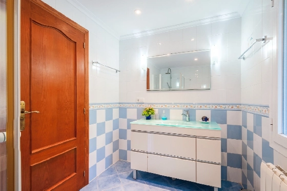 Villa in Benissa zu verkaufen, Woongedeelte 216 m², Bouwjaar 2004, Klimaanlage, Grondstuk 935 m², 4 Slaapkamers, 4 Badkamers, Pool, ref.: AM-12600DR-11